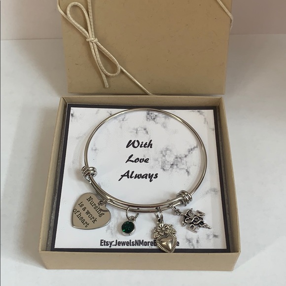 New nurse charm bracelet - Picture 5 of 7